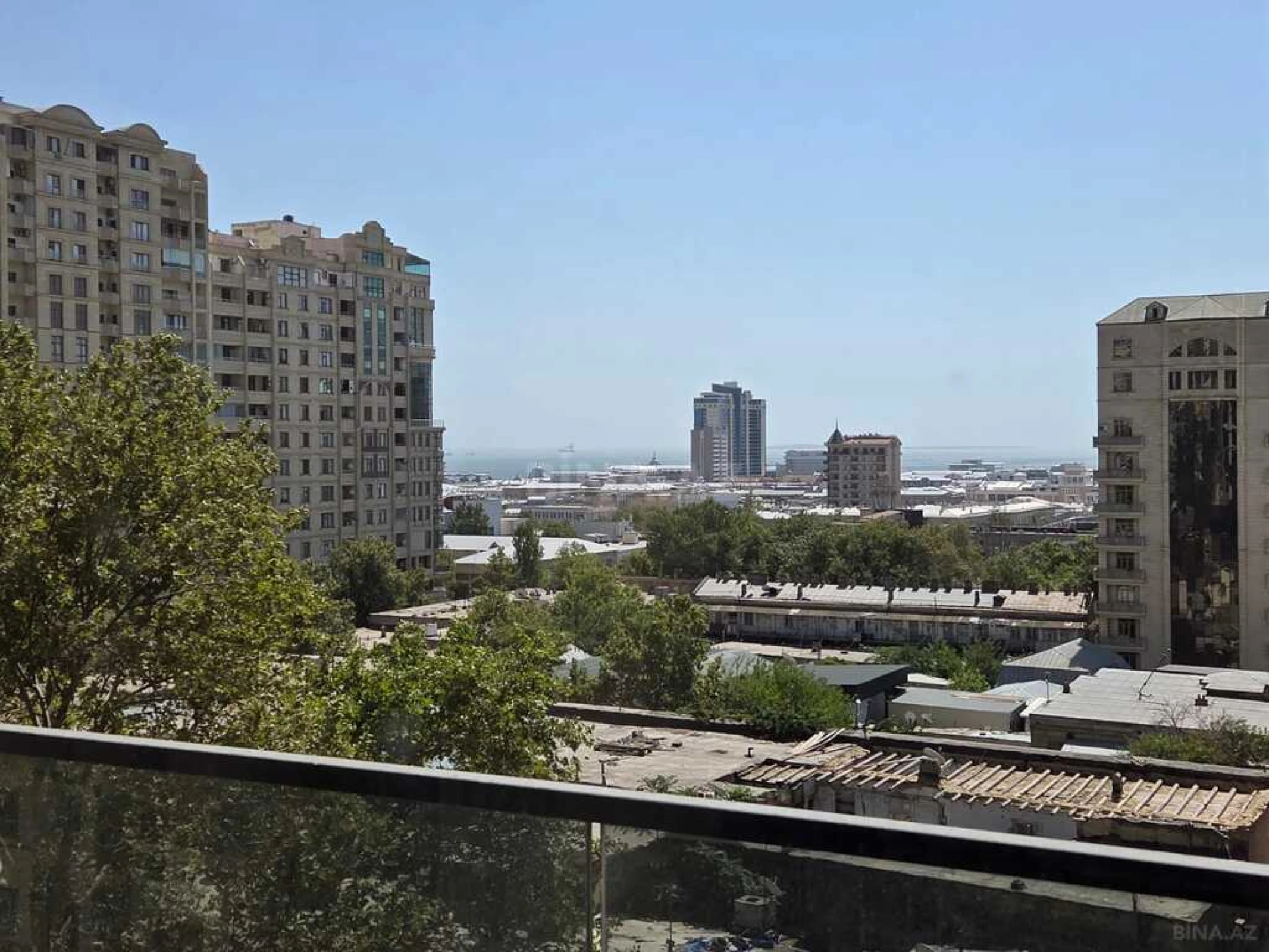 Satılır 4 otaqlı mənzil 200 m²