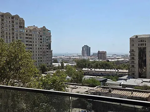 Satılır 4 otaqlı mənzil 200 m²