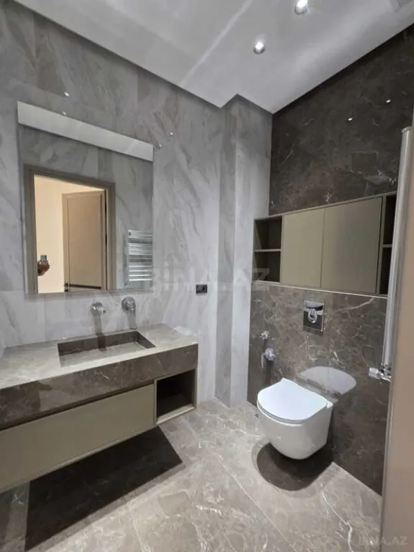 Satılır 4 otaqlı mənzil 200 m²