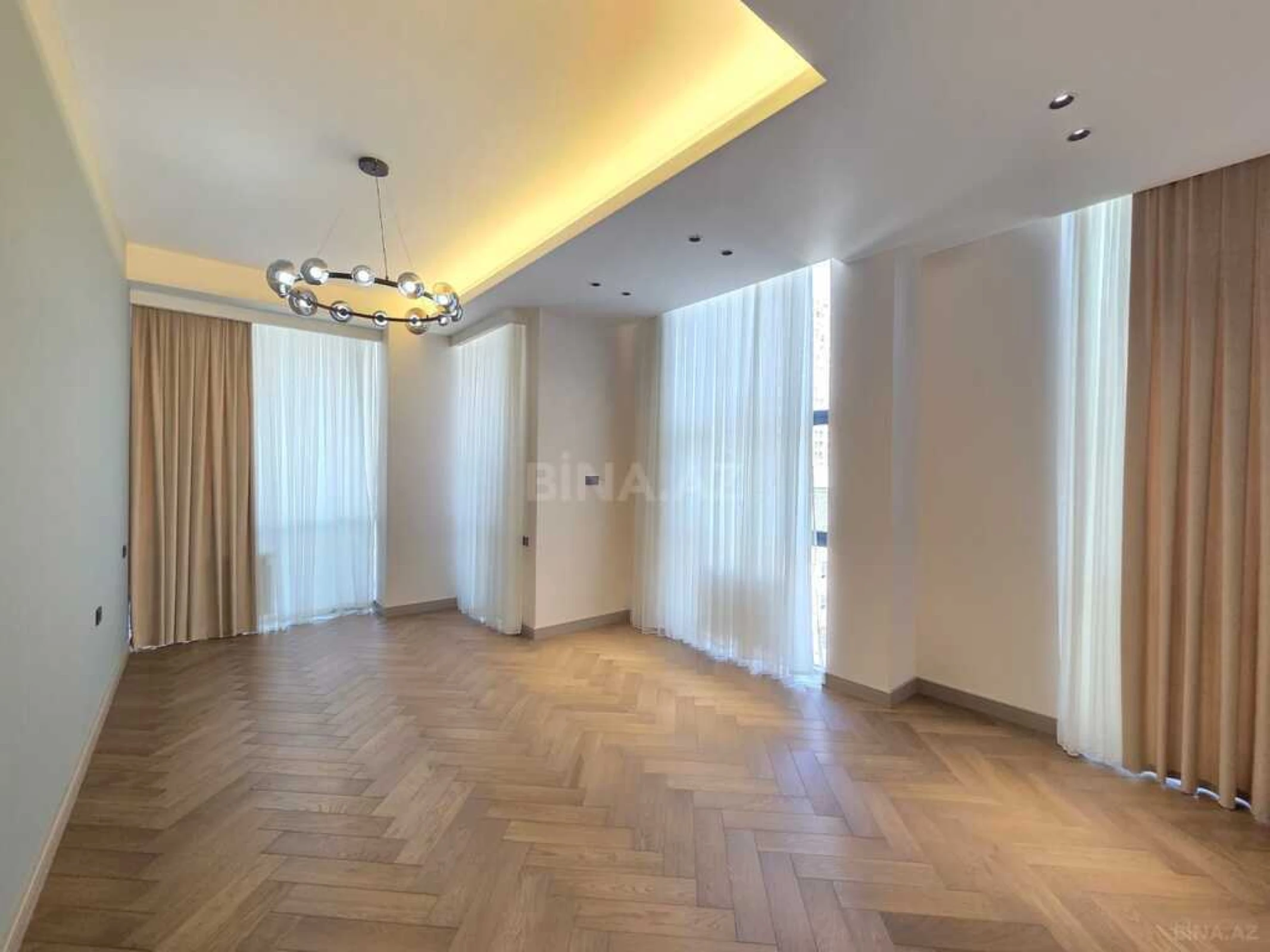 Satılır 4 otaqlı mənzil 200 m²