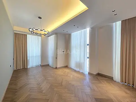 Satılır 4 otaqlı mənzil 200 m²