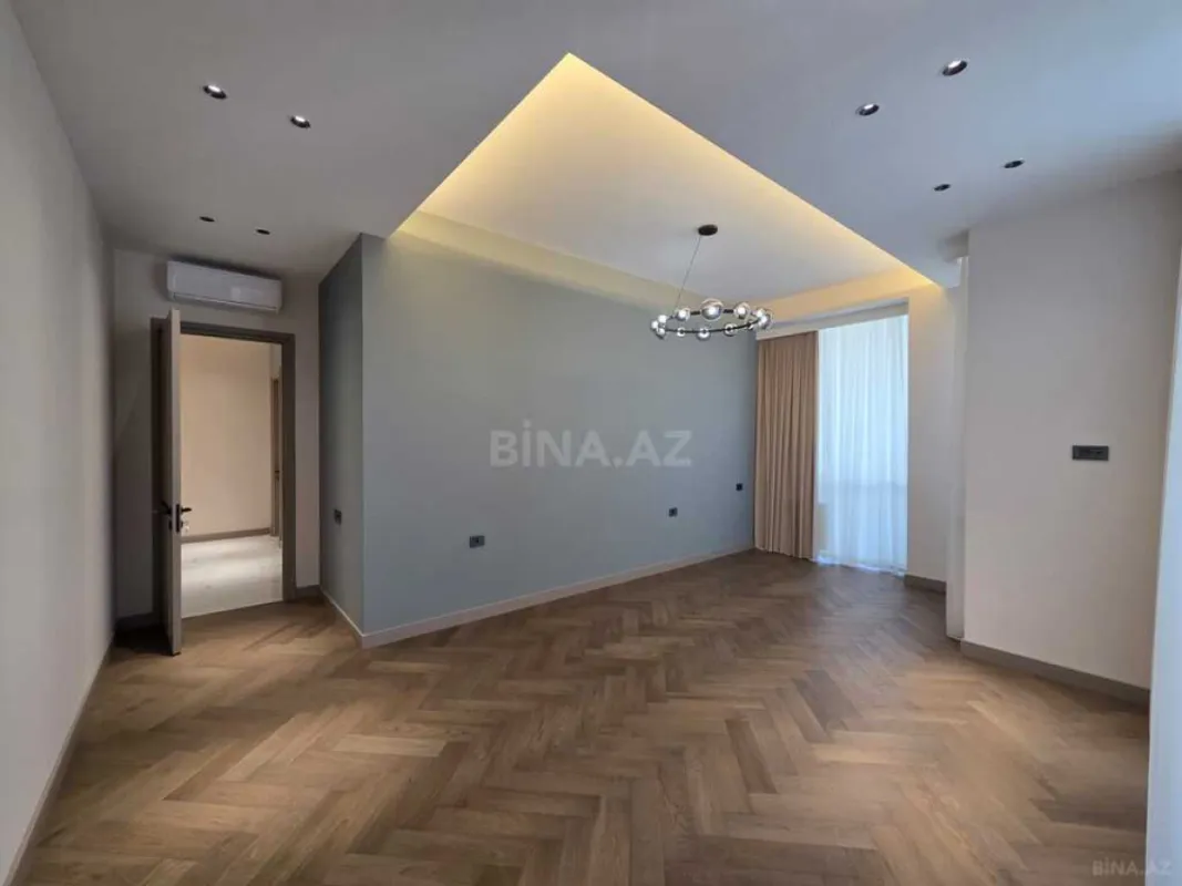 Satılır 4 otaqlı mənzil 200 m²