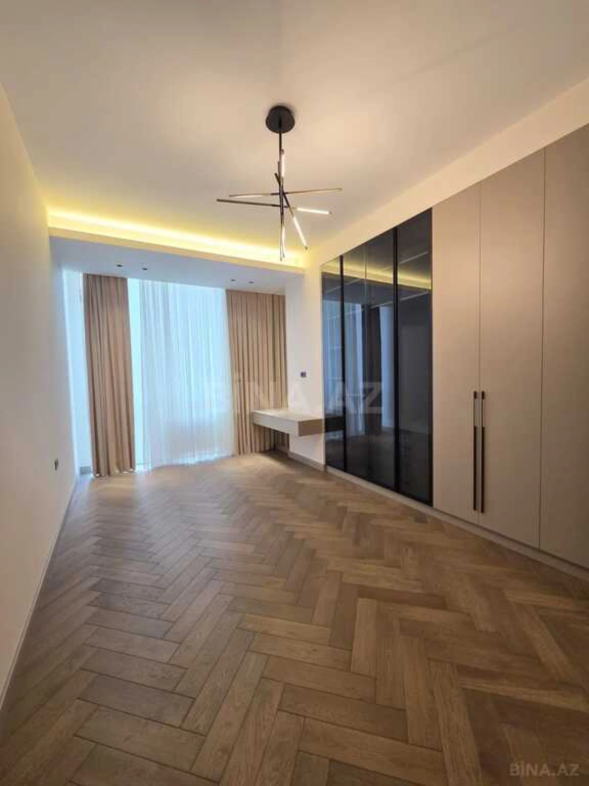 Satılır 4 otaqlı mənzil 200 m²