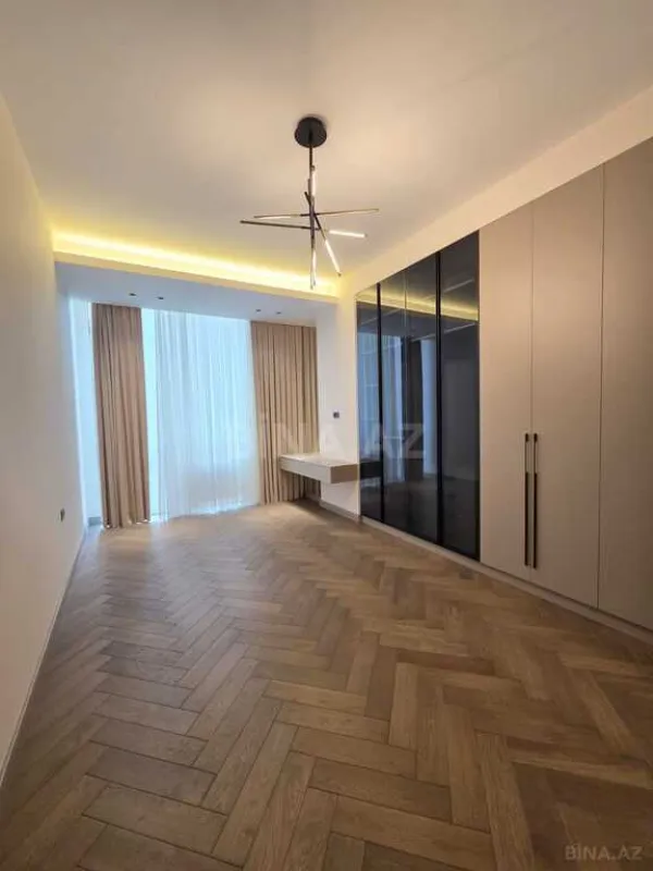 Satılır 4 otaqlı mənzil 200 m²