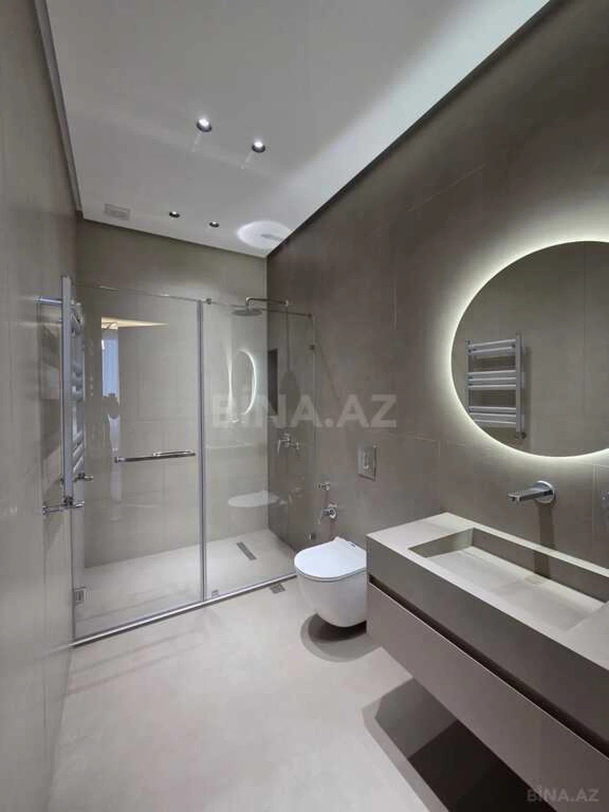 Satılır 4 otaqlı mənzil 200 m²