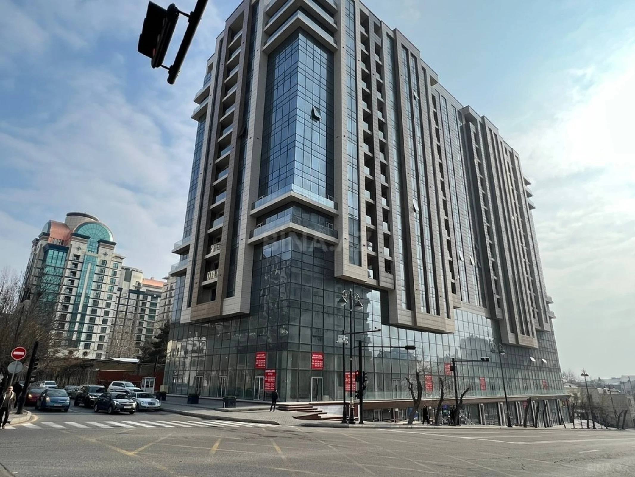 Satılır 4 otaqlı mənzil 200 m²
