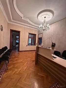 Kirayə verilir 6 otaqlı ofis 270 m²