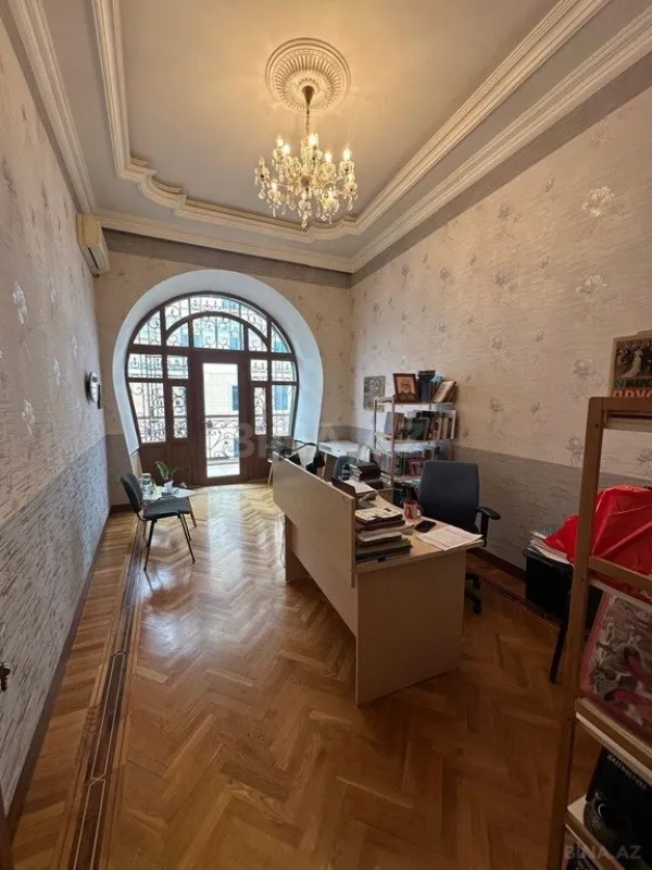 Kirayə verilir 6 otaqlı ofis 270 m²