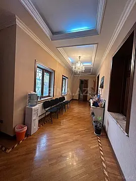 Kirayə verilir 6 otaqlı ofis 270 m²