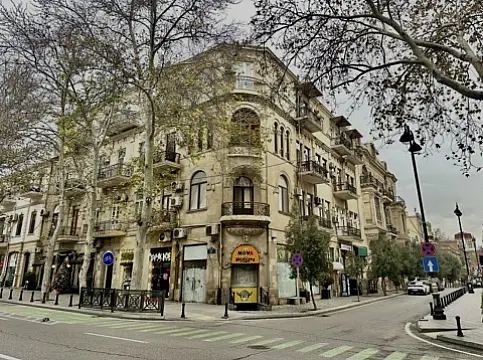 Kirayə verilir 6 otaqlı ofis 270 m²