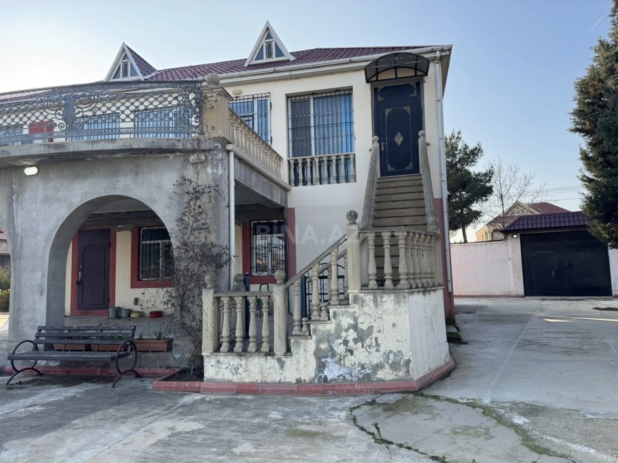 Satılır 7 otaqlı həyət evi 190 m²