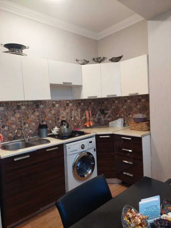 Satılır 3 otaqlı mənzil 105 m²