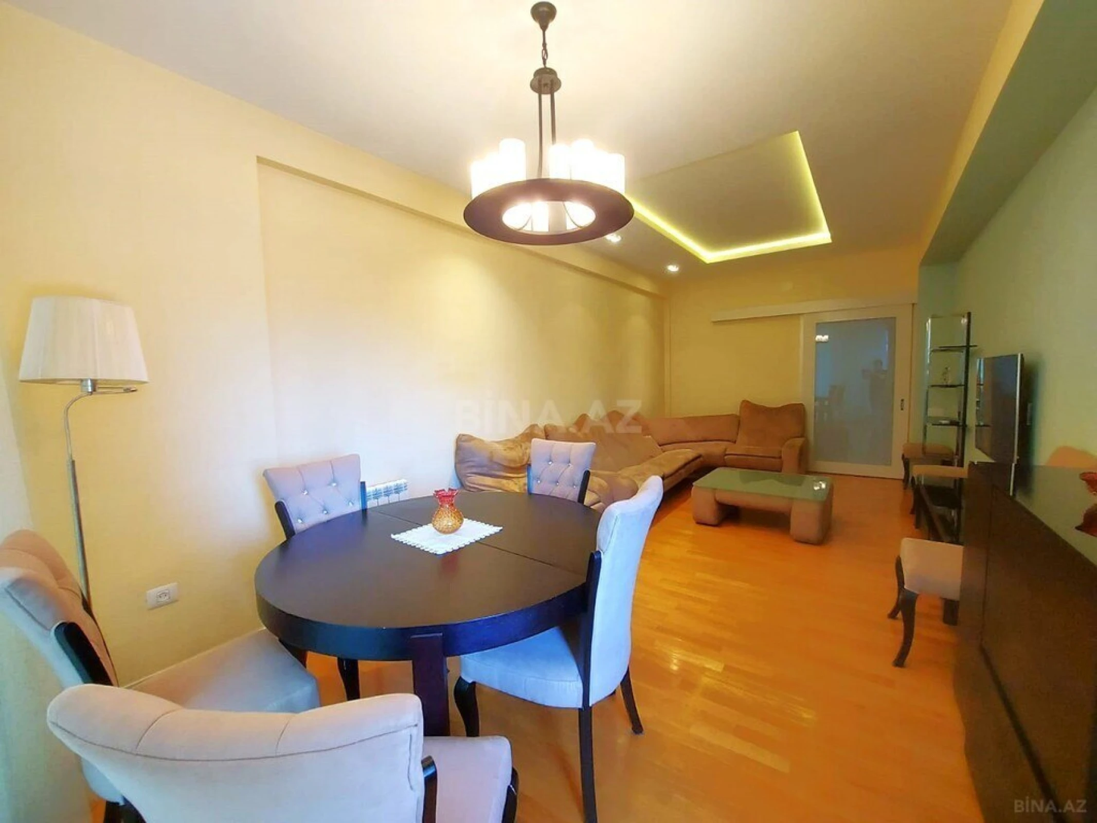 Kirayə verilir 2 otaqlı mənzil 95 m²