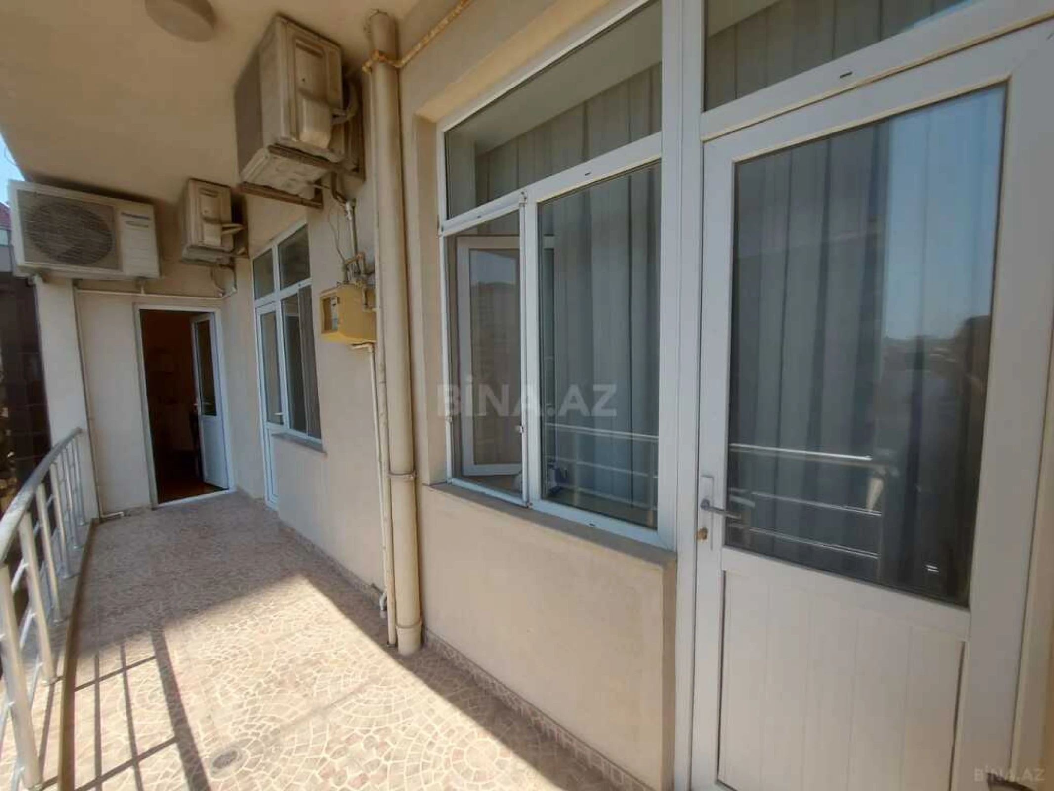 Kirayə verilir 2 otaqlı mənzil 95 m²