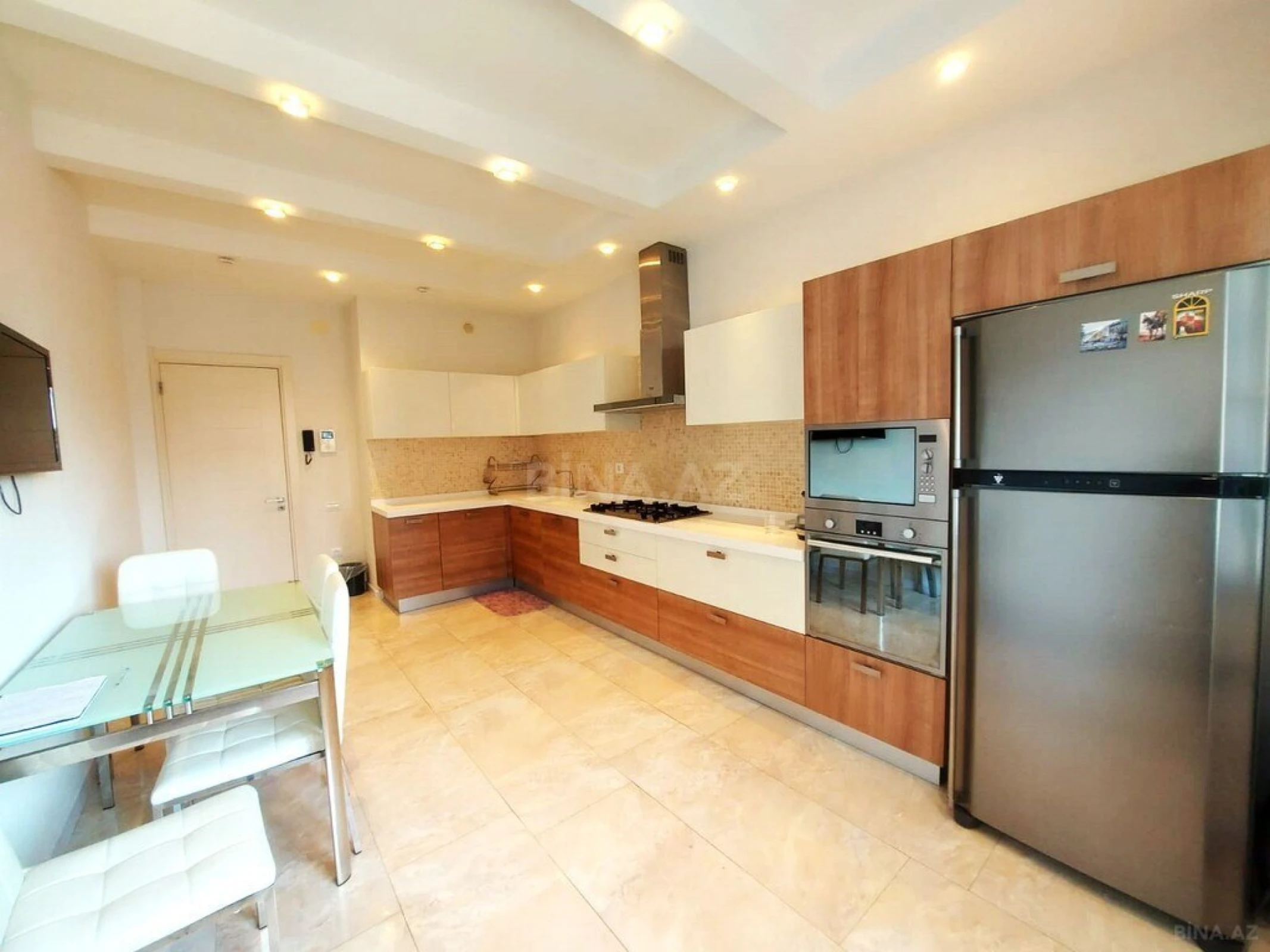 Kirayə verilir 2 otaqlı mənzil 95 m²