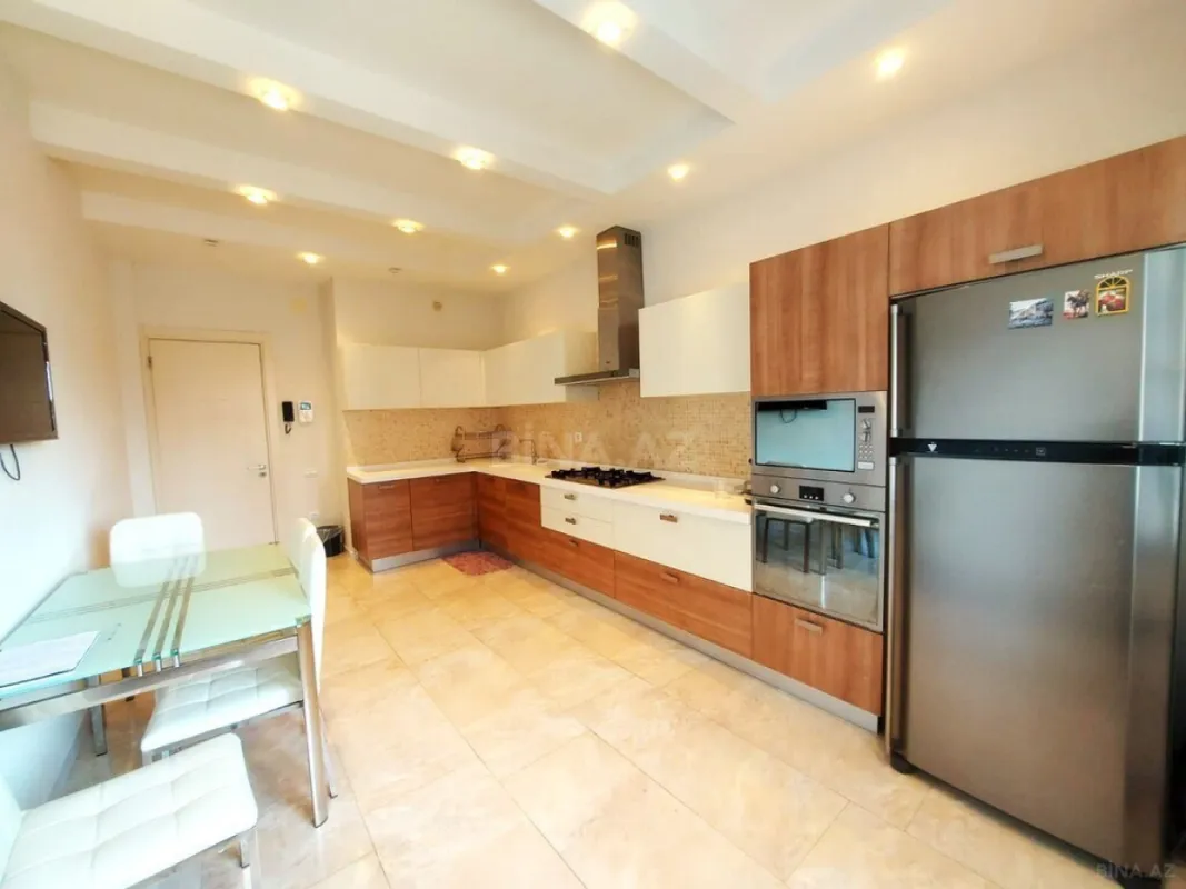Kirayə verilir 2 otaqlı mənzil 95 m²