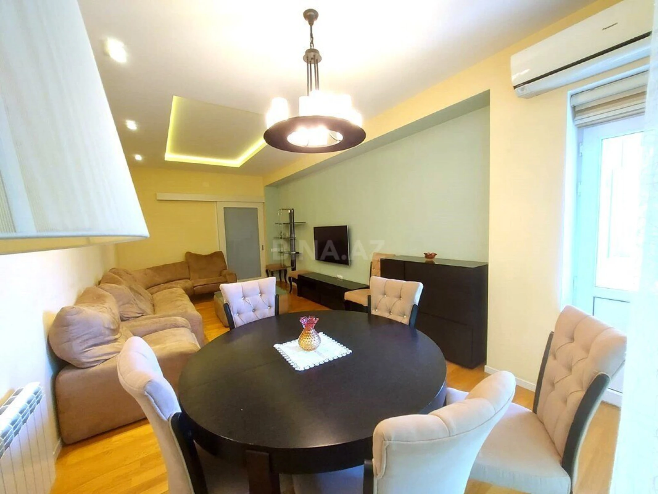 Kirayə verilir 2 otaqlı mənzil 95 m²