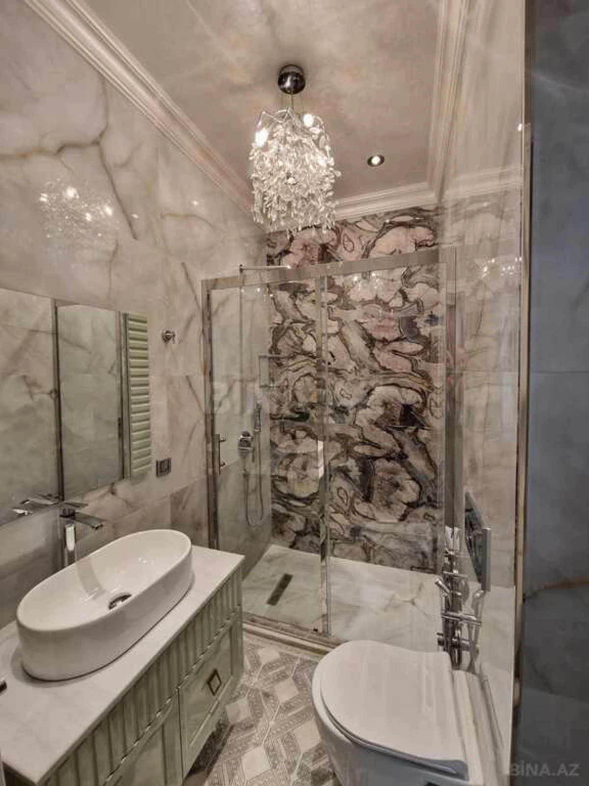 Satılır 3 otaqlı mənzil 143 m²