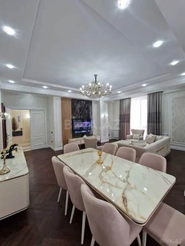 Satılır 3 otaqlı mənzil 143 m²