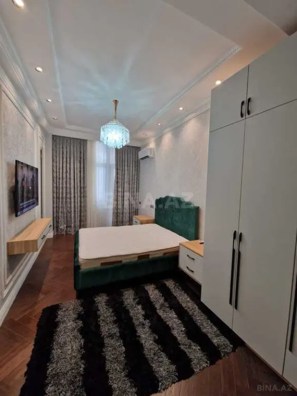 Satılır 3 otaqlı mənzil 143 m²