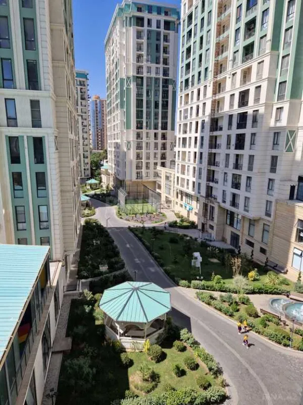 Satılır 3 otaqlı mənzil 143 m²