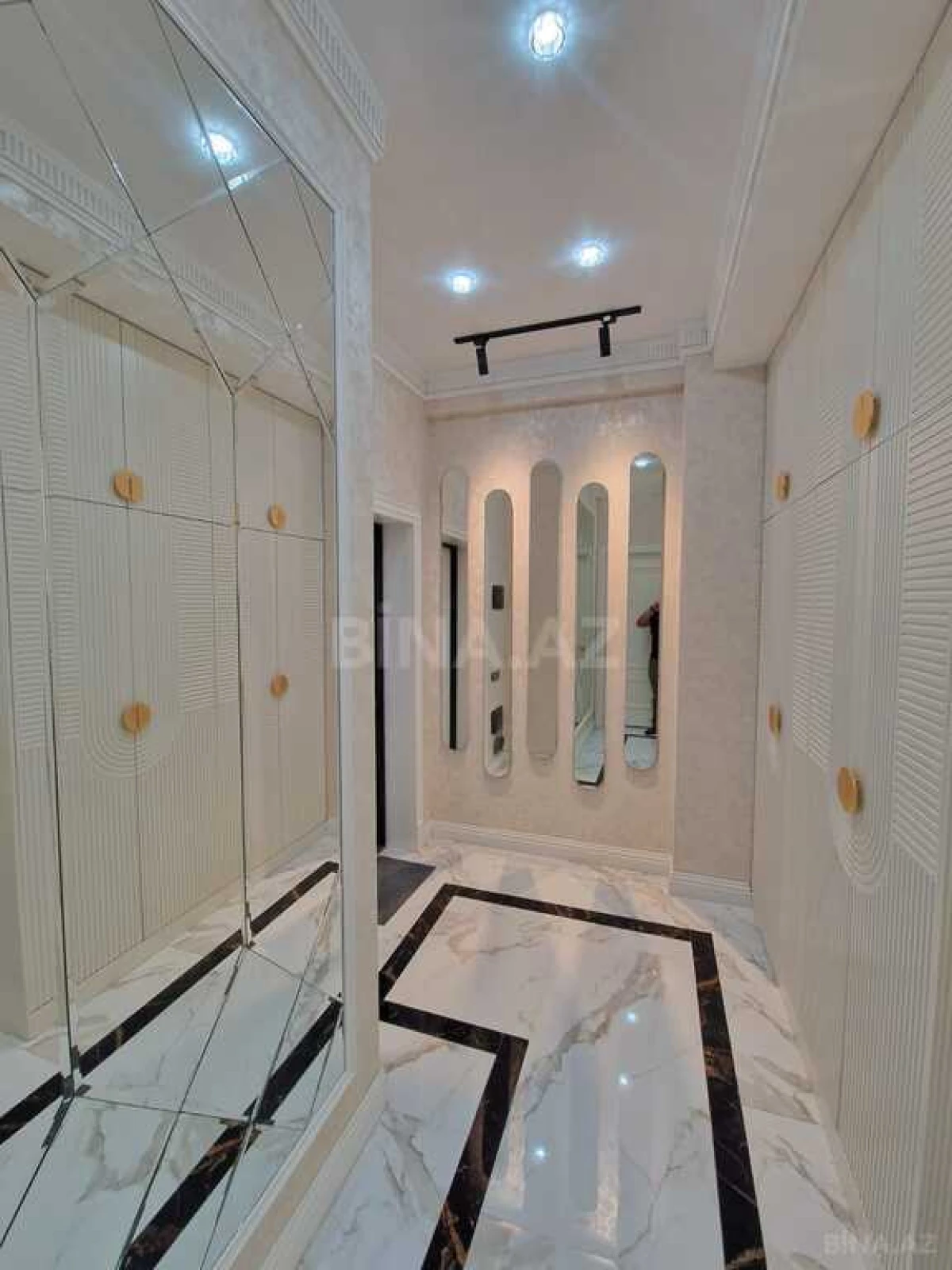 Satılır 3 otaqlı mənzil 143 m²