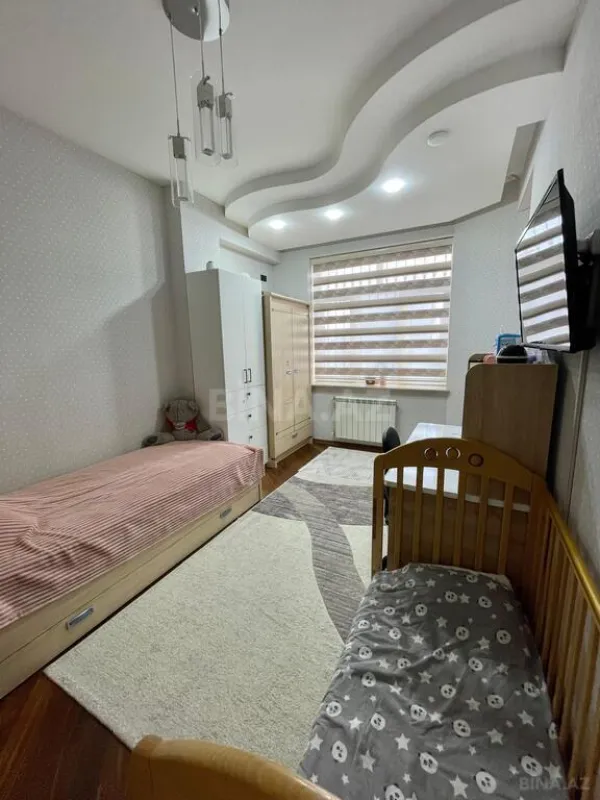 Satılır 3 otaqlı mənzil 120.6 m²