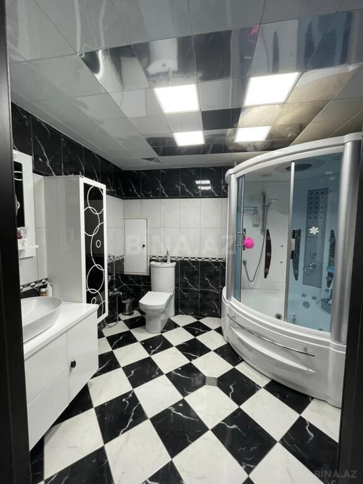 Satılır 3 otaqlı mənzil 120.6 m²