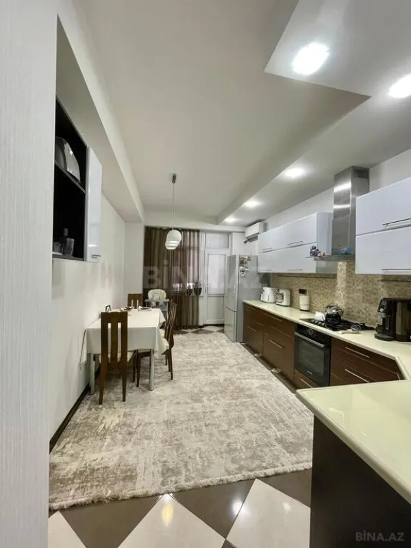 Satılır 3 otaqlı mənzil 120.6 m²