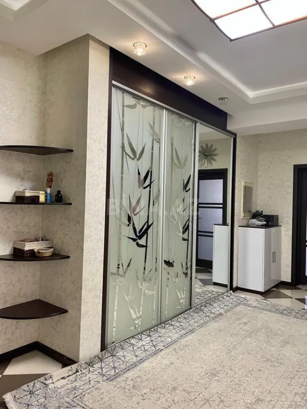 Satılır 3 otaqlı mənzil 120.6 m²