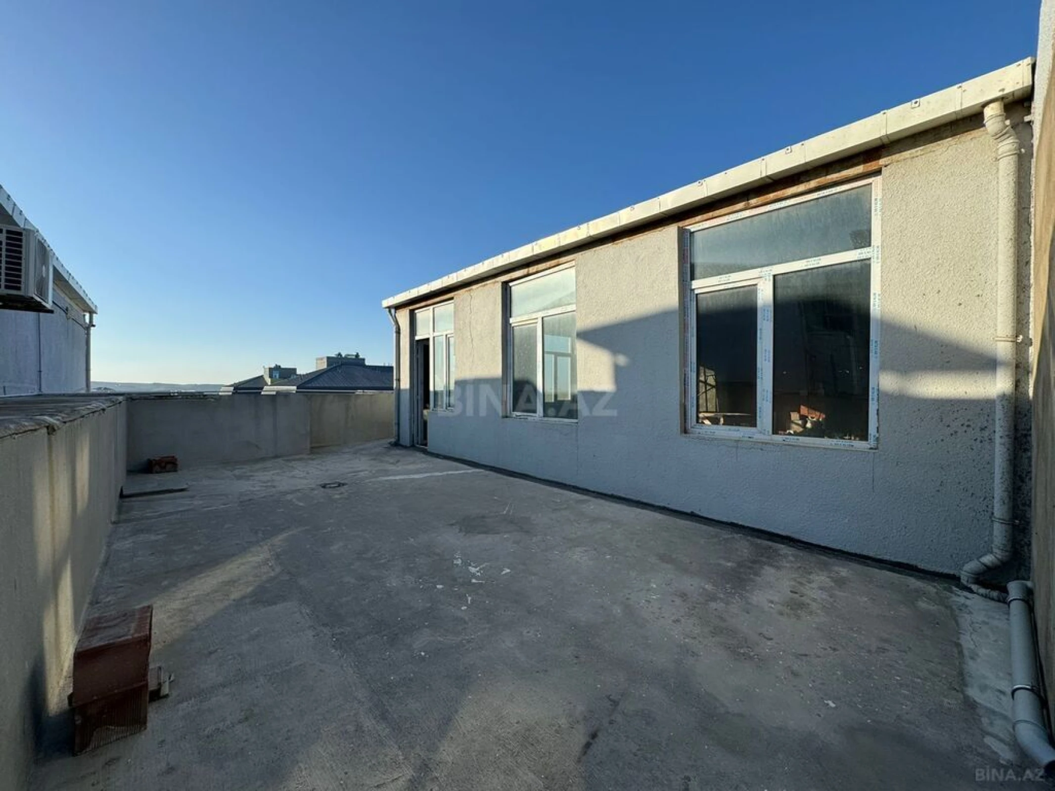 Satılır 3 otaqlı mənzil 155 m²