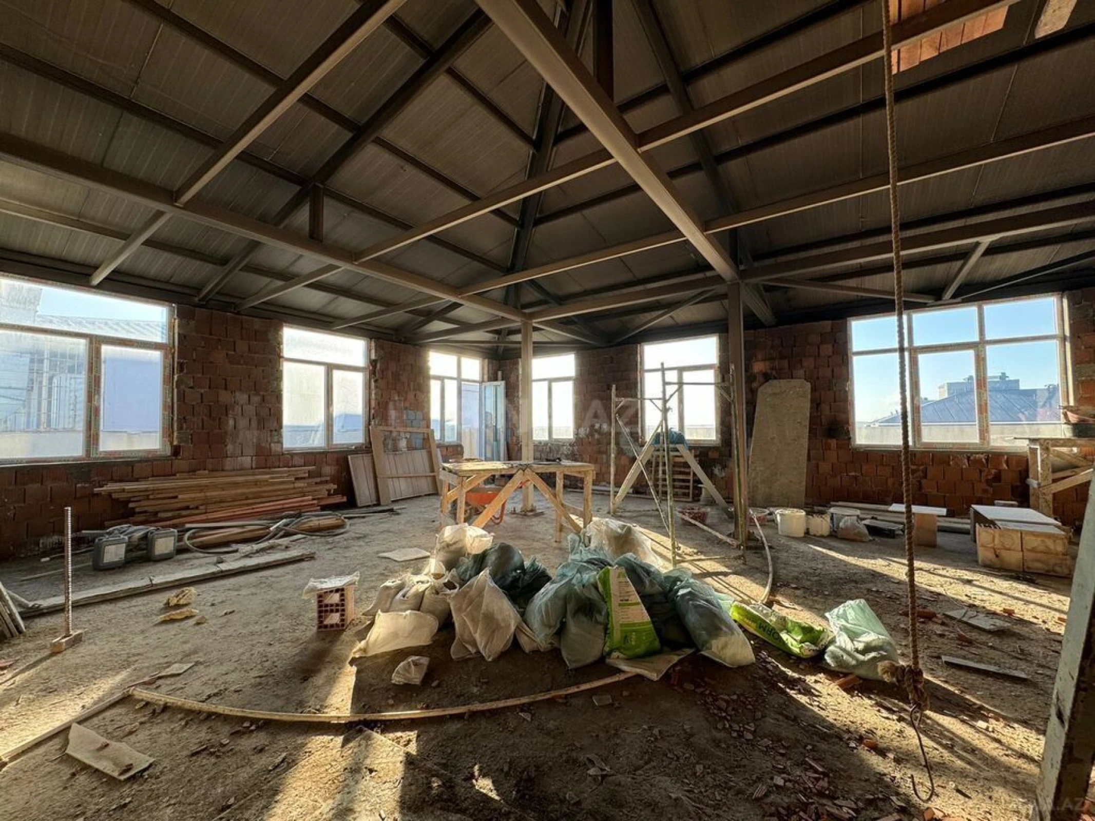 Satılır 3 otaqlı mənzil 155 m²