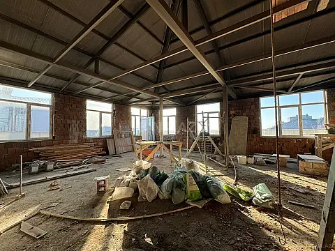 Satılır 3 otaqlı mənzil 155 m²