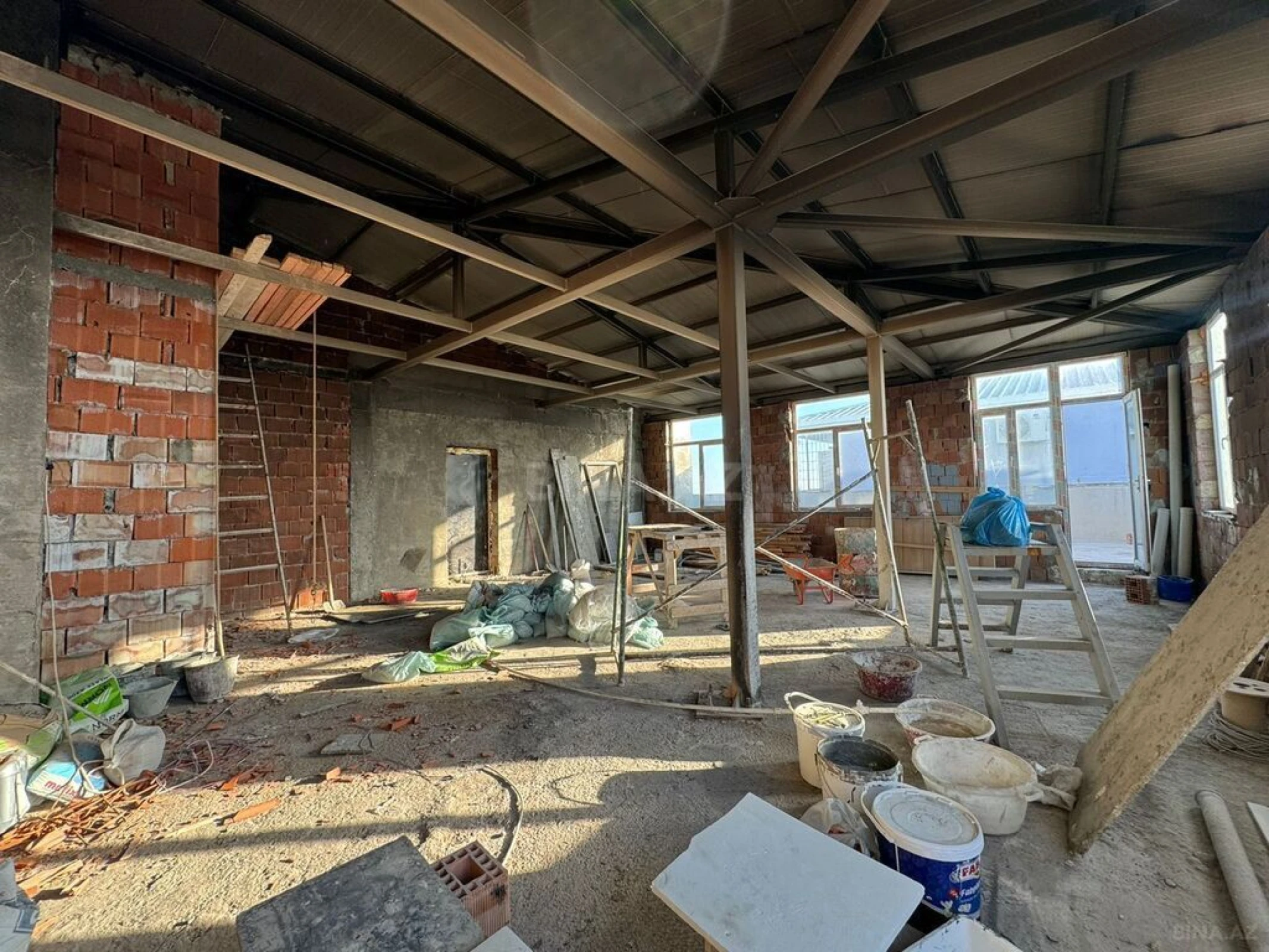 Satılır 3 otaqlı mənzil 155 m²