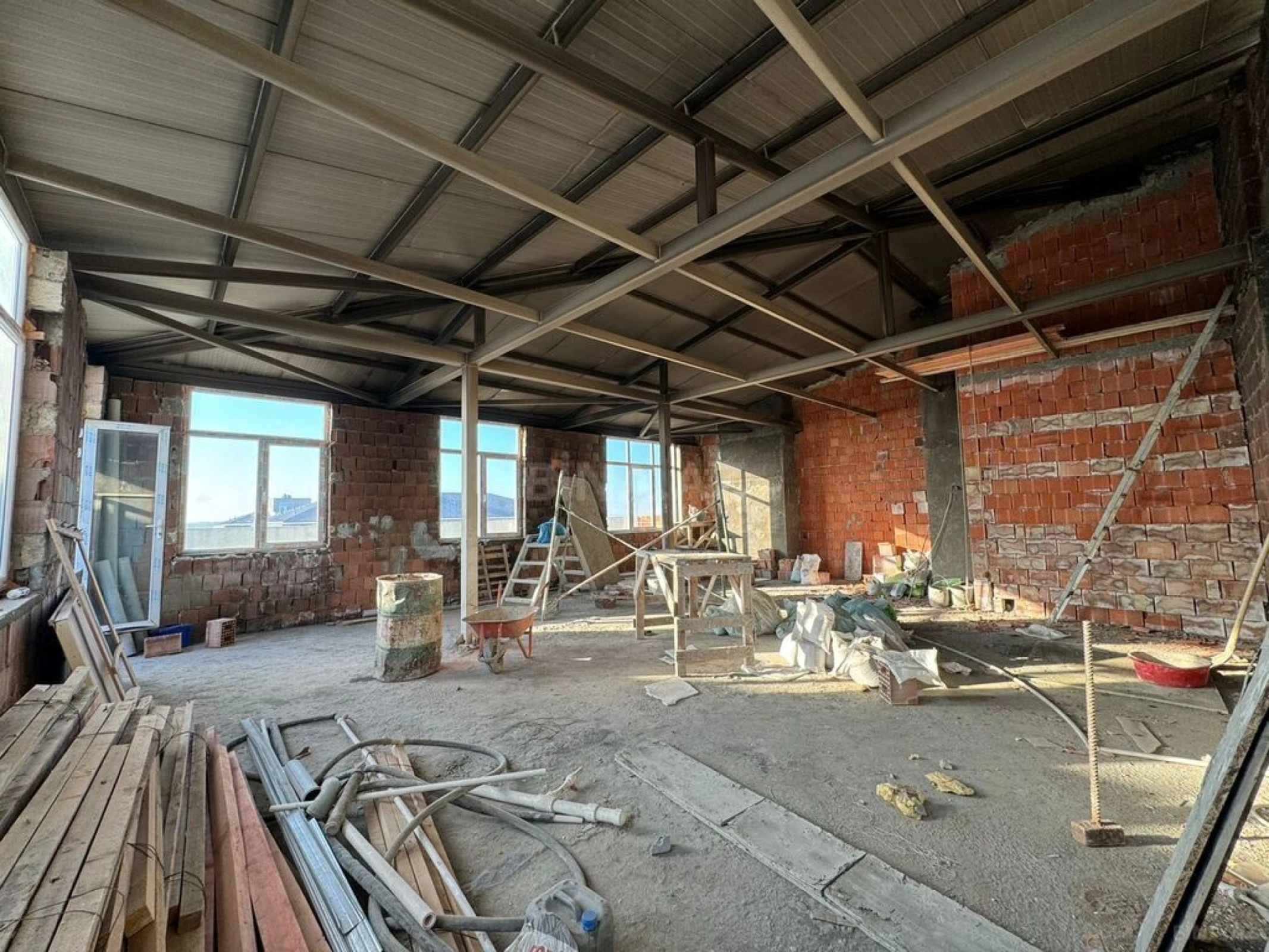 Satılır 3 otaqlı mənzil 155 m²