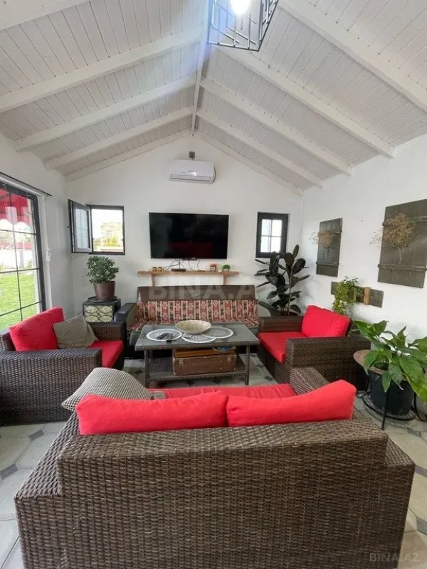 Kirayə verilir 6 otaqlı həyət evi 400 m²