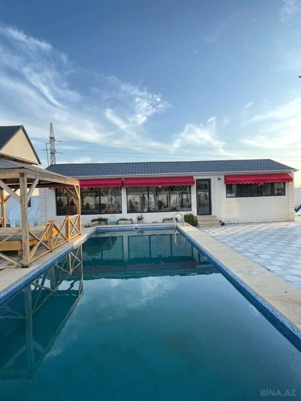 Kirayə verilir 6 otaqlı həyət evi 400 m²