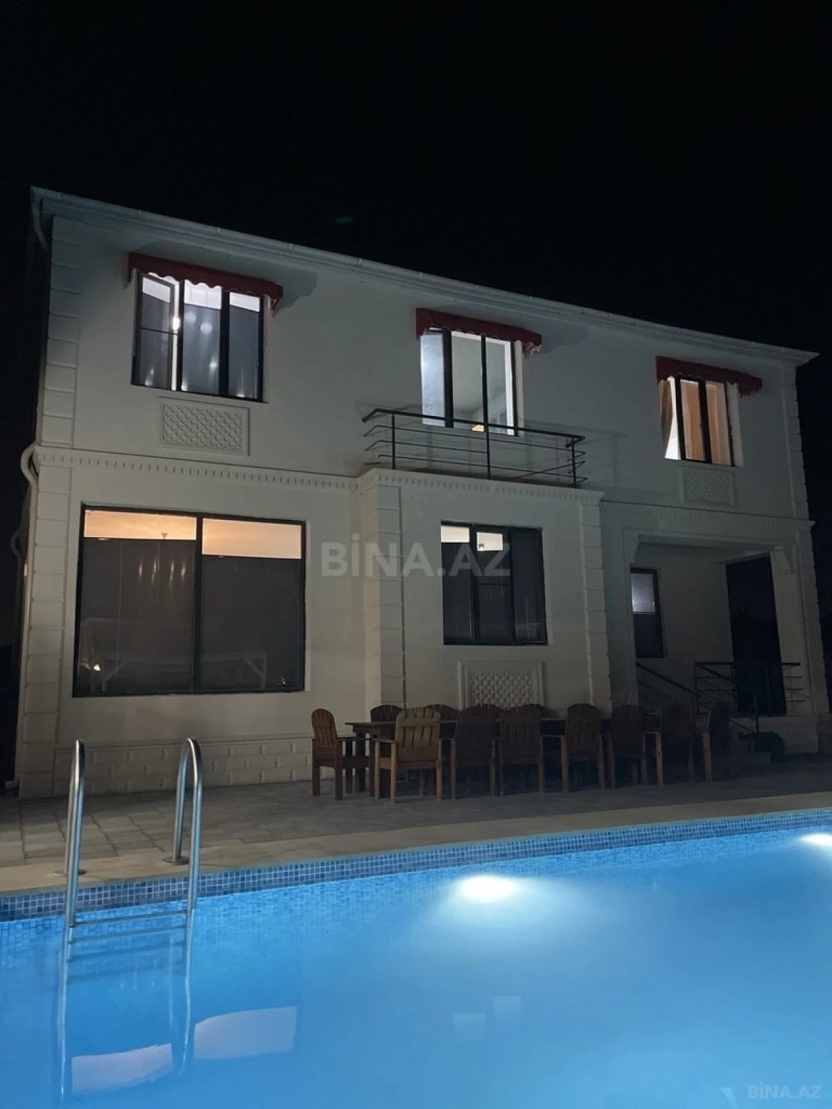 Kirayə verilir 6 otaqlı həyət evi 400 m²