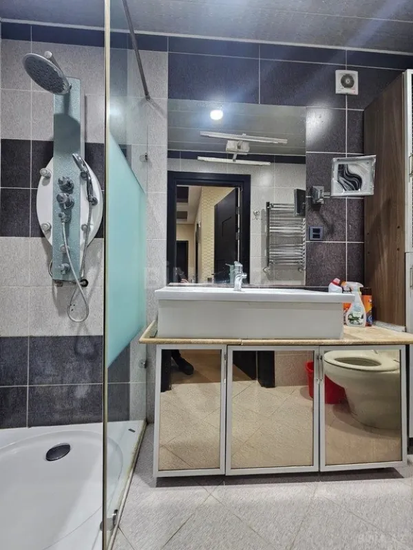 Satılır 4 otaqlı mənzil 110 m²