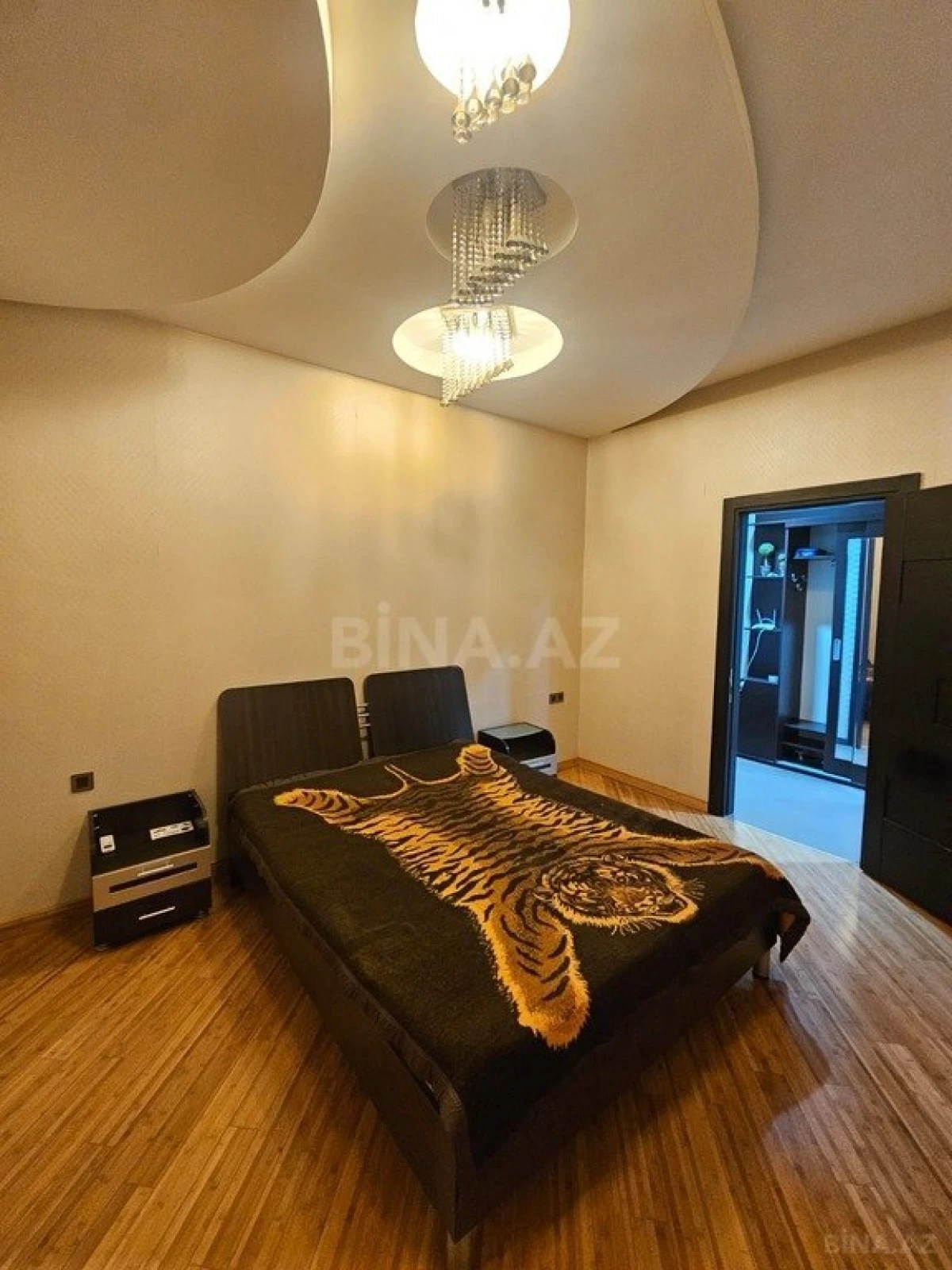 Satılır 4 otaqlı mənzil 110 m²