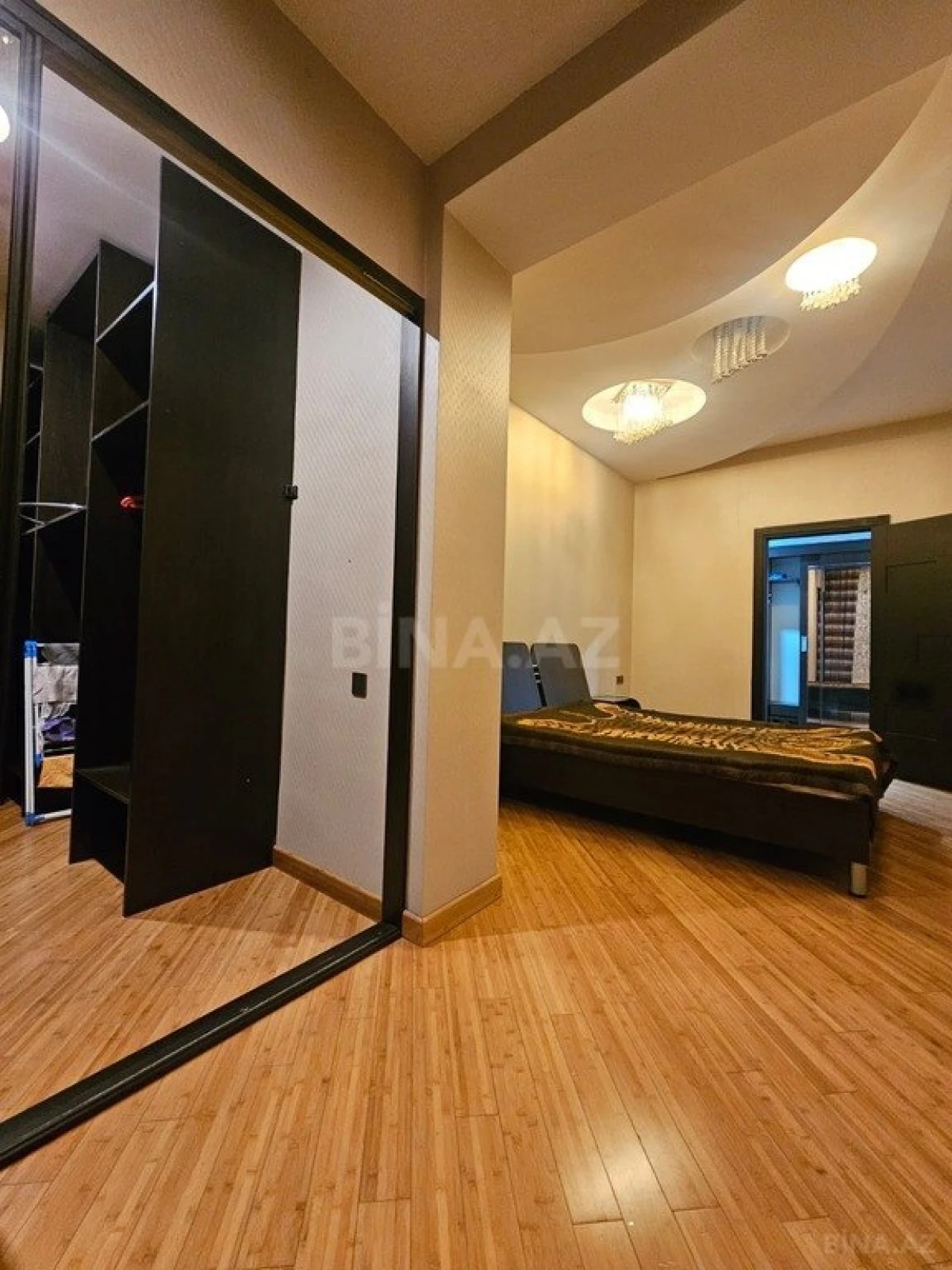 Satılır 4 otaqlı mənzil 110 m²