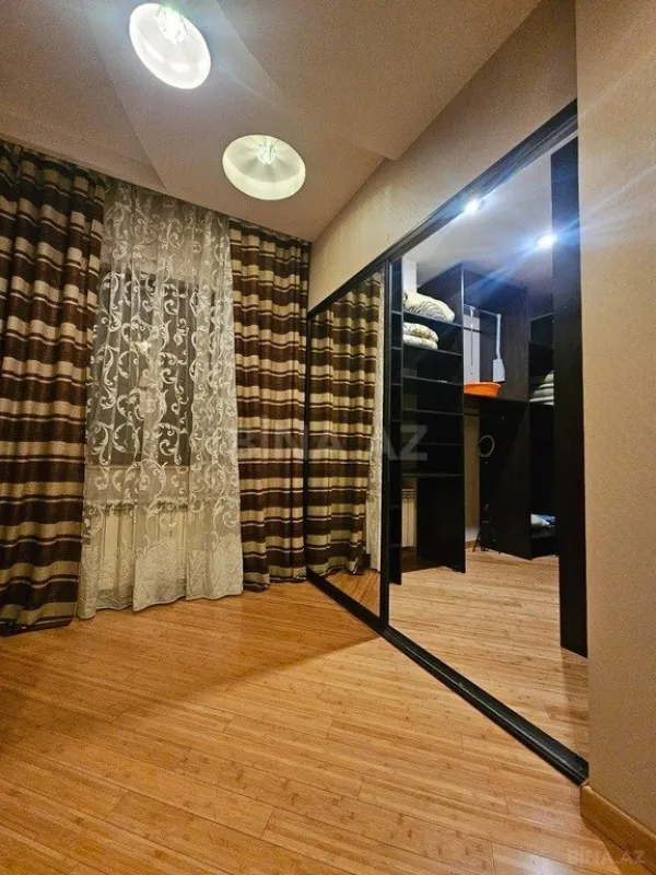 Satılır 4 otaqlı mənzil 110 m²