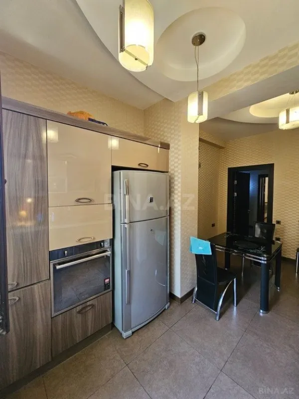 Satılır 4 otaqlı mənzil 110 m²