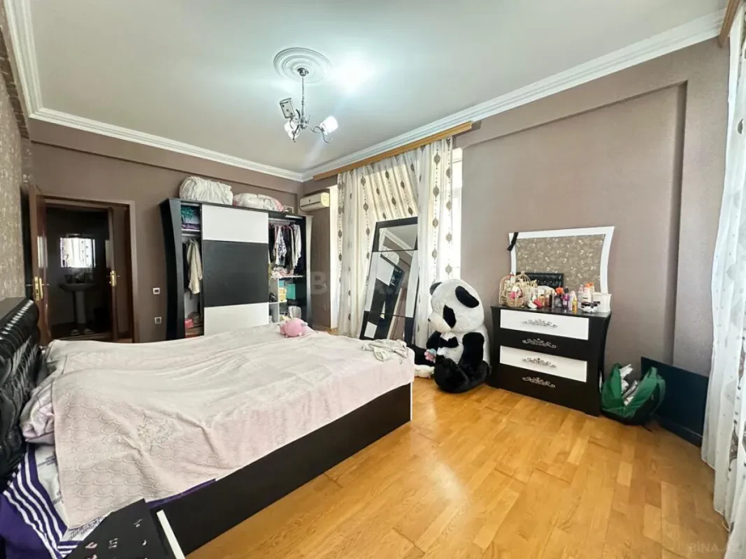 Satılır 3 otaqlı mənzil 130 m²