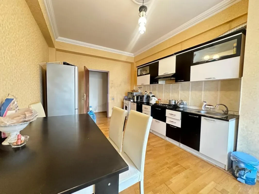 Satılır 3 otaqlı mənzil 130 m²