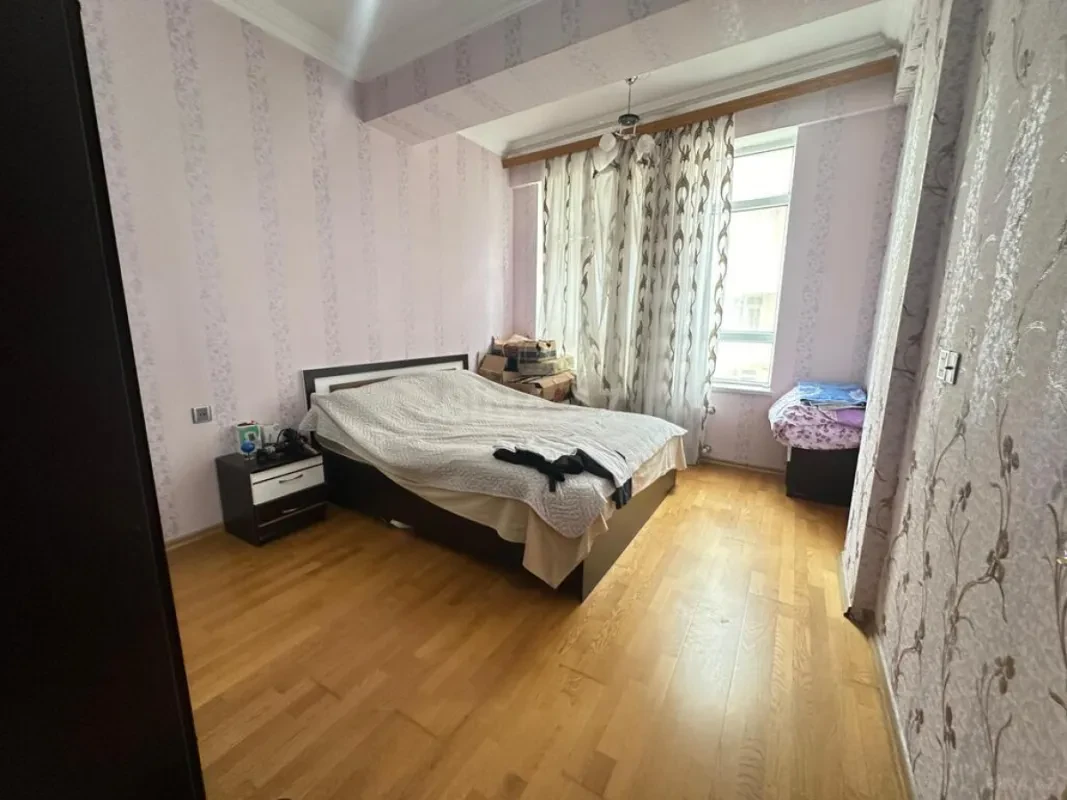 Satılır 3 otaqlı mənzil 130 m²
