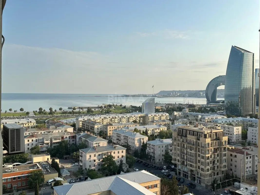 Satılır 3 otaqlı mənzil 130 m²