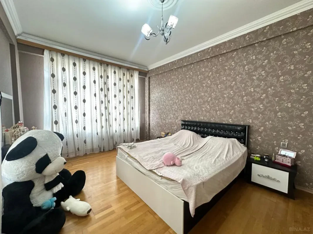 Satılır 3 otaqlı mənzil 130 m²