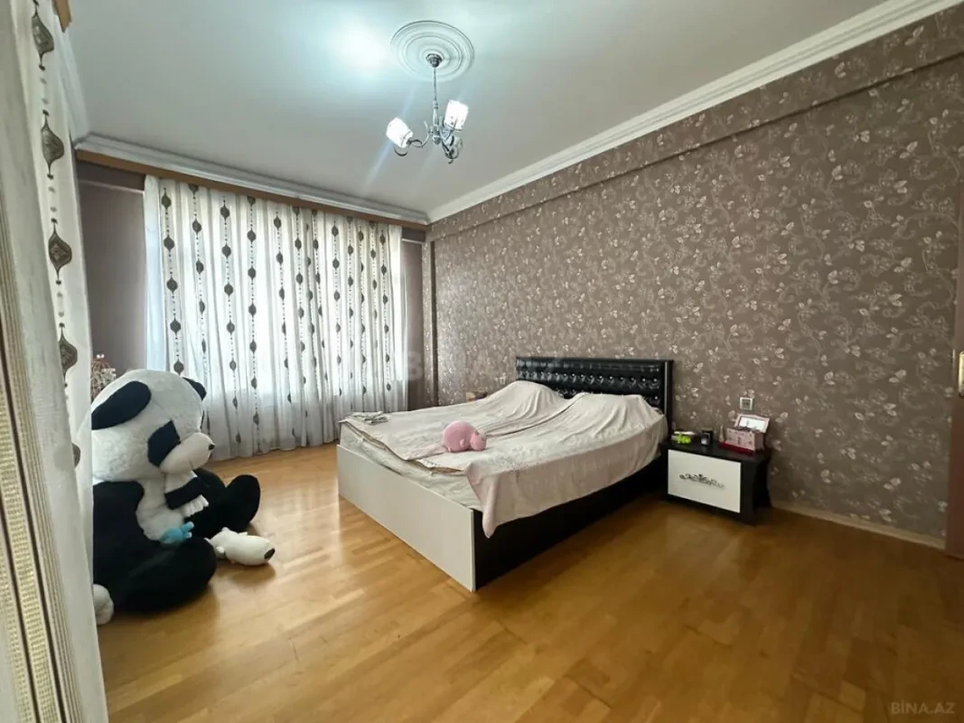Satılır 3 otaqlı mənzil 130 m²