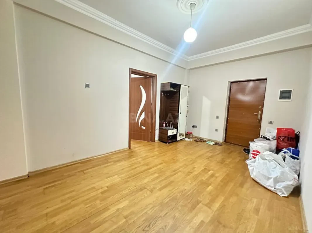 Satılır 3 otaqlı mənzil 130 m²